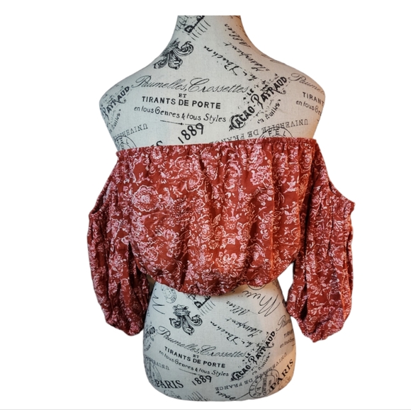 Forever 21 Cold shoulder Floral crop top Size Large - Picture 2 of 3